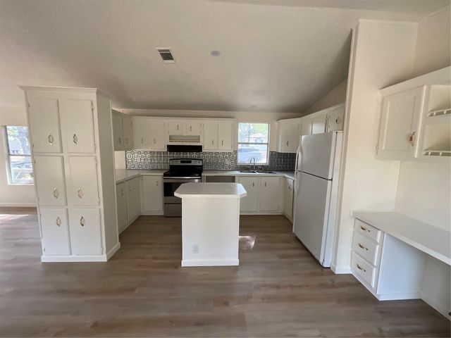 204 Overhill, Bastrop, TX 78602