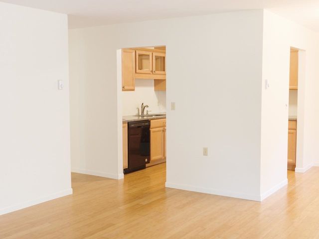 46 Hawthorne Circle, South Burlington, VT 05403
