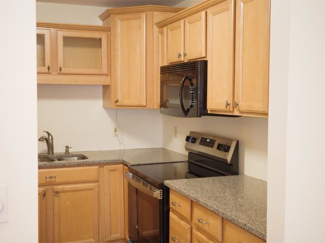 46 Hawthorne Circle, South Burlington, VT 05403