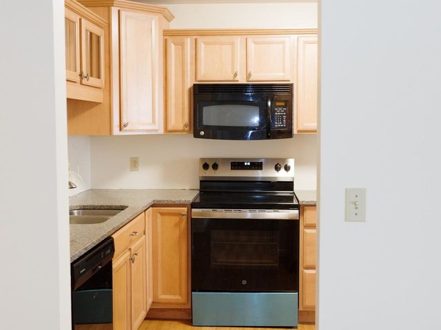46 Hawthorne Circle, South Burlington, VT 05403