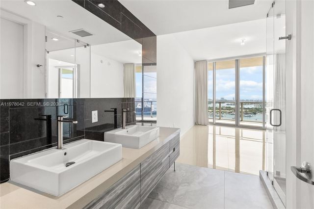 1100 Biscayne Blvd 3404, Miami, FL 33132