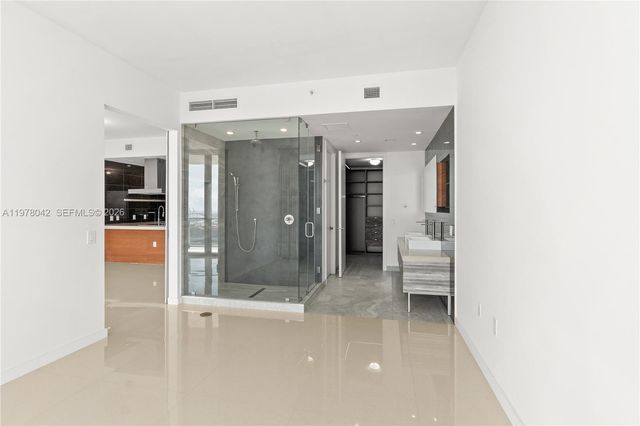 1100 Biscayne Blvd 3404, Miami, FL 33132