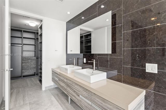 1100 Biscayne Blvd 3404, Miami, FL 33132