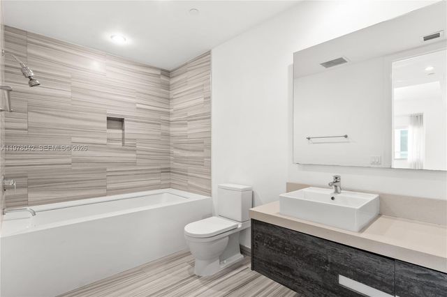 1100 Biscayne Blvd 3404, Miami, FL 33132