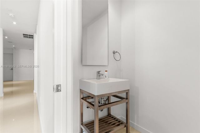 1100 Biscayne Blvd 3404, Miami, FL 33132