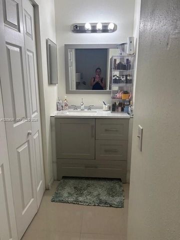 4139 SW 66th Way 140, Davie, FL 33314