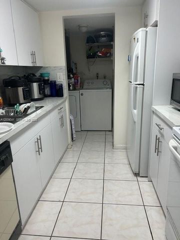 4139 SW 66th Way 140, Davie, FL 33314