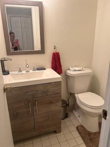 4139 SW 66th Way 140, Davie, FL 33314