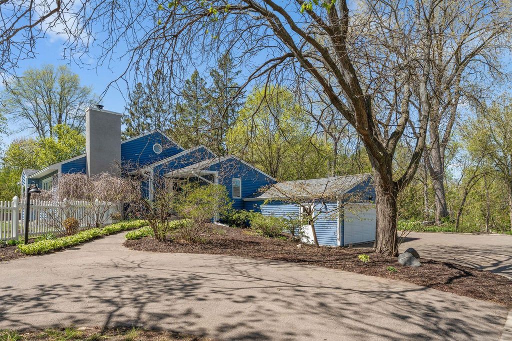3200 Highland Avenue, Minnetonka, MN 55391
