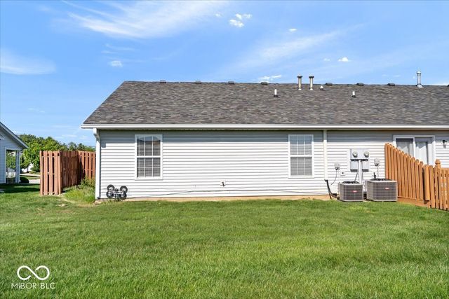 1333 N Apple Lake Drive, Greenfield, IN 46140