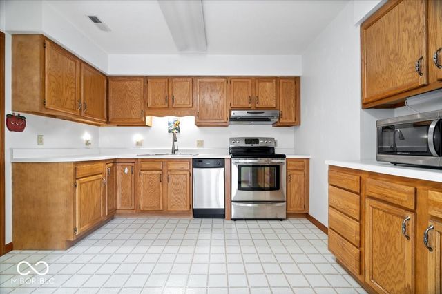1333 N Apple Lake Drive, Greenfield, IN 46140
