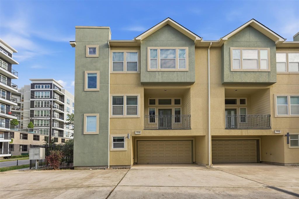 Image 1 of property listing at 2316 Beall Street, Houston, TX 77008