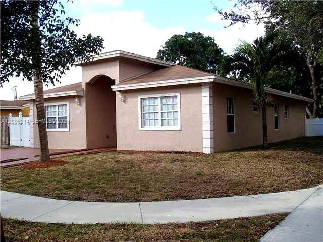 6601 Perry Street, Hollywood, FL 33024