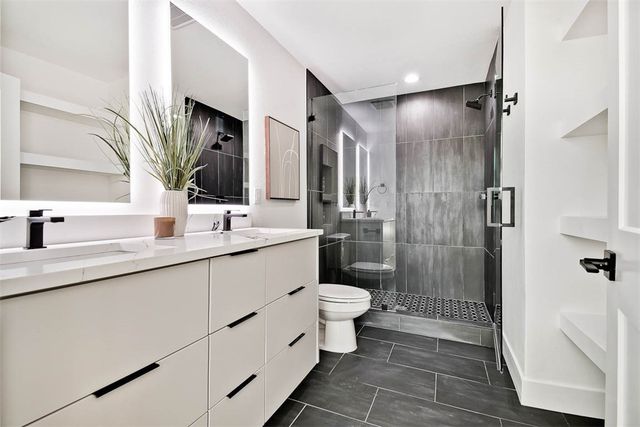 214 NW 9th Street, Bentonville, AR 72712