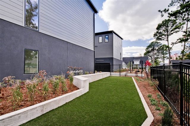 214 NW 9th Street, Bentonville, AR 72712