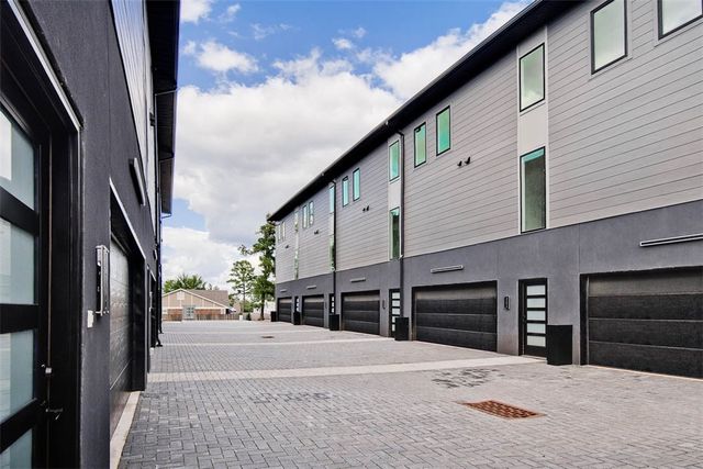 214 NW 9th Street, Bentonville, AR 72712