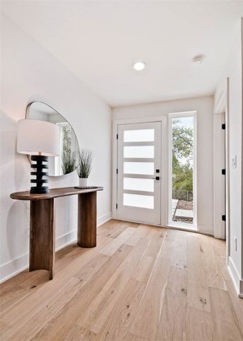 214 NW 9th Street, Bentonville, AR 72712