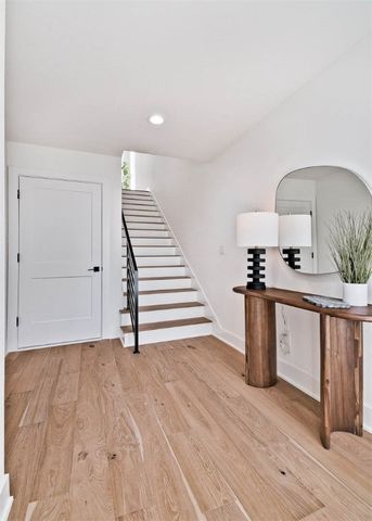 214 NW 9th Street, Bentonville, AR 72712