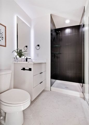 214 NW 9th Street, Bentonville, AR 72712