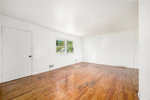 801 N Redwood Drive, Independence, MO 64056