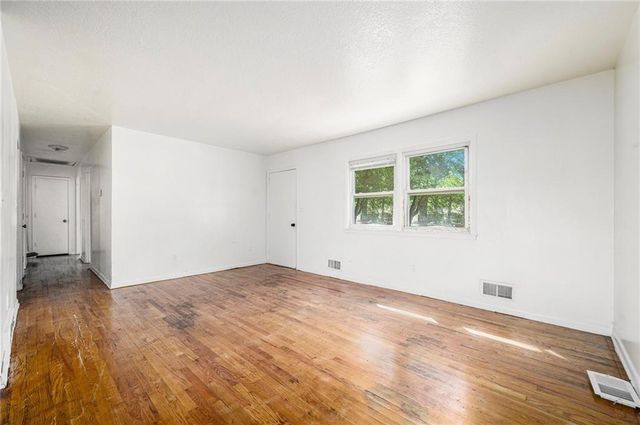 801 N Redwood Drive, Independence, MO 64056