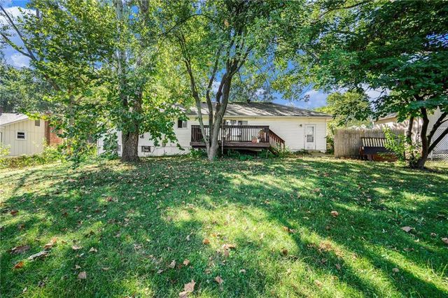 801 N Redwood Drive, Independence, MO 64056