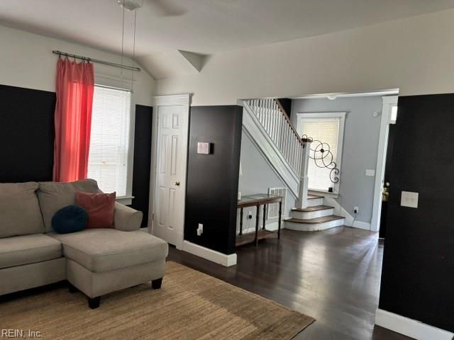 1524 Mathews TER, Portsmouth, VA 23704