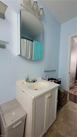 1524 Mathews TER, Portsmouth, VA 23704
