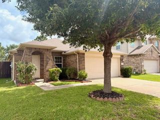 9609 Landon Lake Drive, Pearland, TX 77584