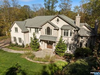 613 Knollwood Road, Franklin Lakes, NJ 07417