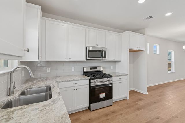 636 Blackberry Lane, La Marque, TX 77568