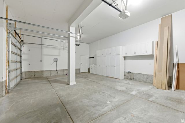 843 N EAGLEPOINTE DR, North Salt Lake, UT 84054