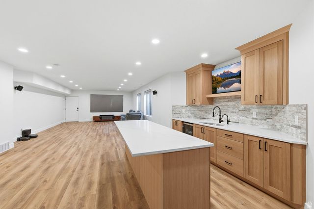 843 N EAGLEPOINTE DR, North Salt Lake, UT 84054