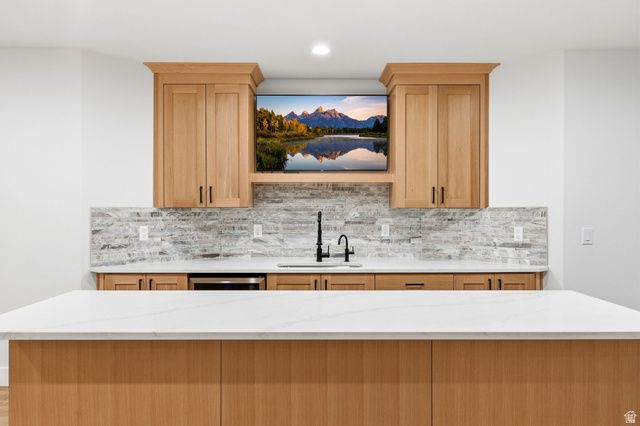 843 N EAGLEPOINTE DR, North Salt Lake, UT 84054