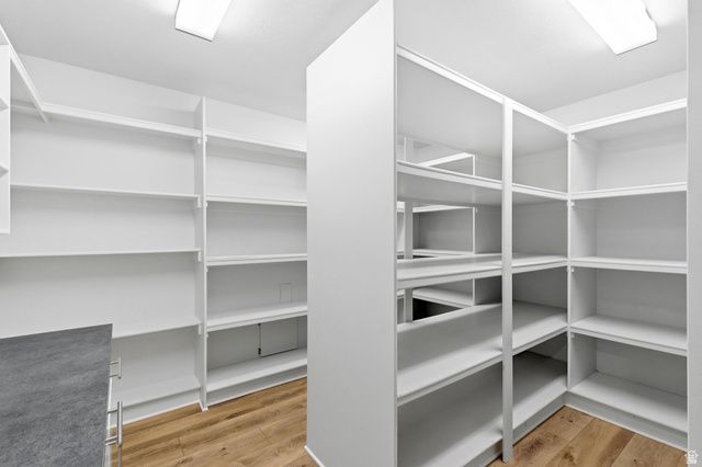 843 N EAGLEPOINTE DR, North Salt Lake, UT 84054