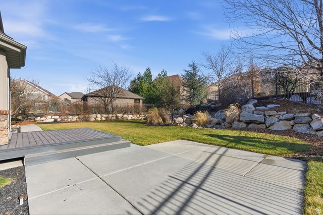 843 N EAGLEPOINTE DR, North Salt Lake, UT 84054