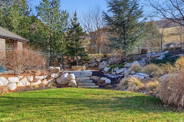 843 N EAGLEPOINTE DR, North Salt Lake, UT 84054