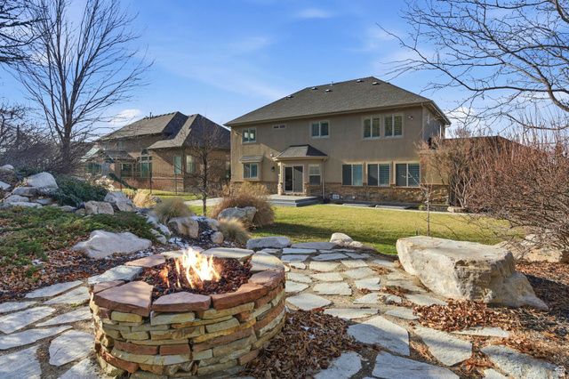 843 N EAGLEPOINTE DR, North Salt Lake, UT 84054