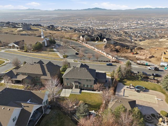 843 N EAGLEPOINTE DR, North Salt Lake, UT 84054