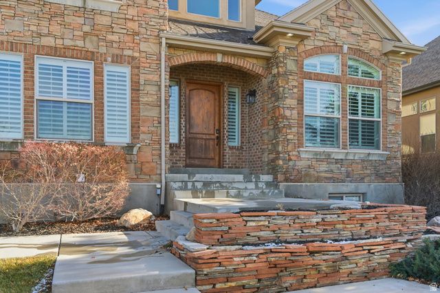 843 N EAGLEPOINTE DR, North Salt Lake, UT 84054