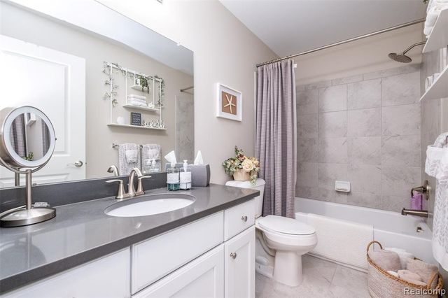 4580 Bradley Circle 24, Troy, MI 48085