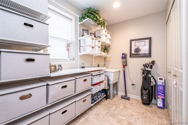 4580 Bradley Circle 24, Troy, MI 48085