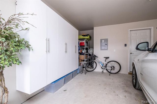 4580 Bradley Circle 24, Troy, MI 48085