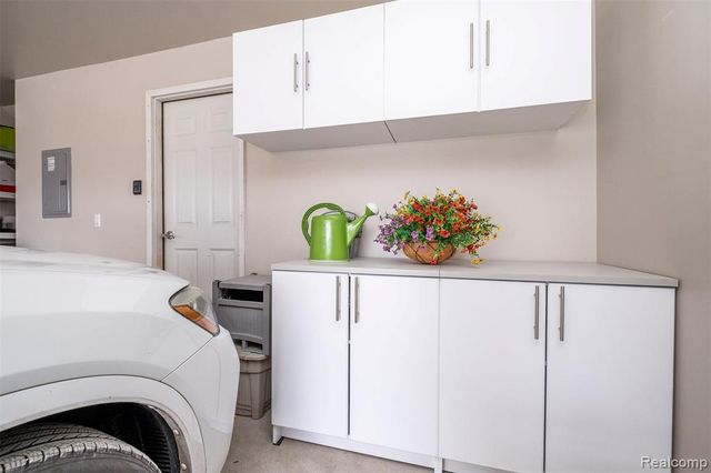 4580 Bradley Circle 24, Troy, MI 48085