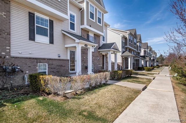 4580 Bradley Circle 24, Troy, MI 48085