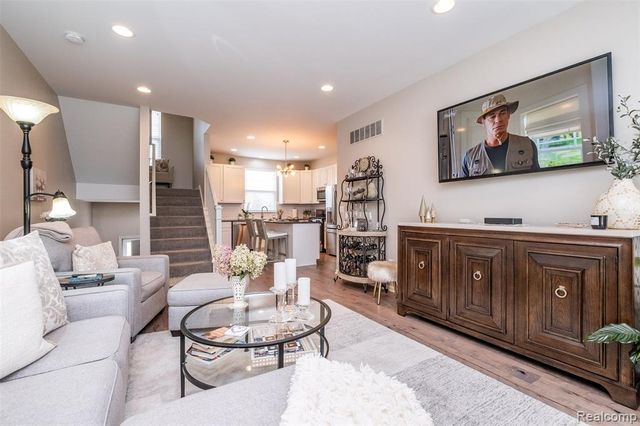 4580 Bradley Circle 24, Troy, MI 48085