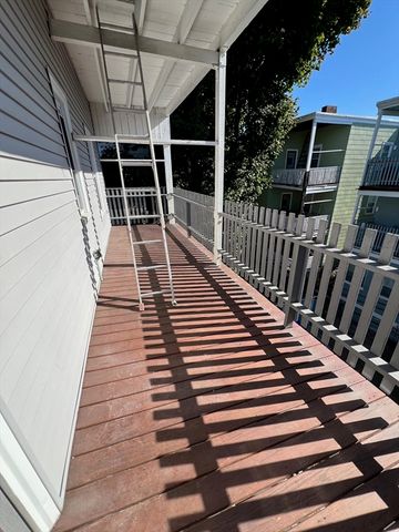 26 Howes 3, Boston, MA 02125