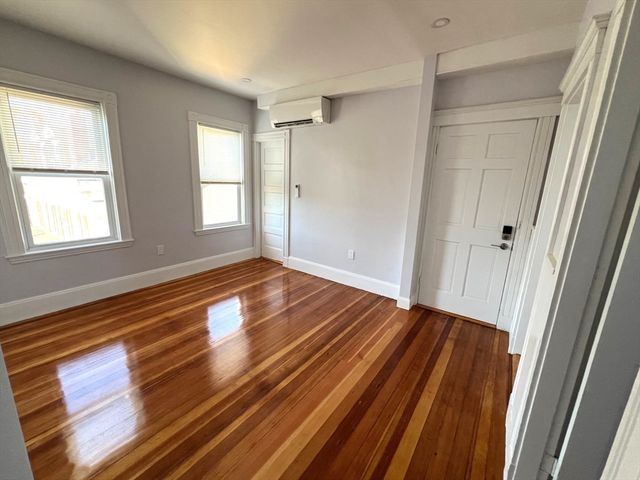 26 Howes 3, Boston, MA 02125