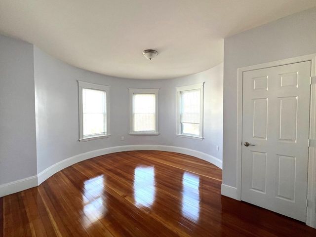 26 Howes 3, Boston, MA 02125