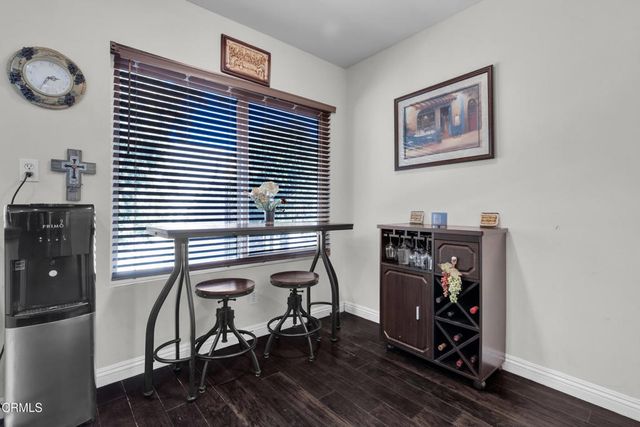 19431 Sherman Way 6, Reseda, CA 91335